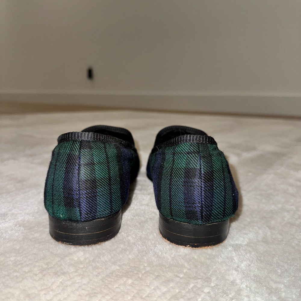 Elegant Plaid Loafers in Black and Green - Picture 7 of 15